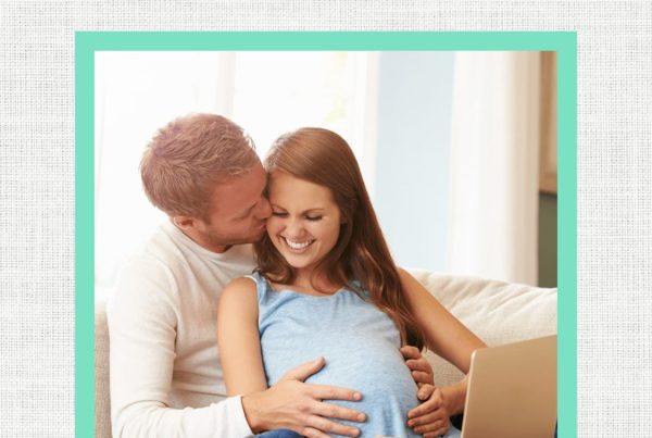Text: 5 Unexpected Benefits of taking an online birth class. Image: Couple taking online birth class together.